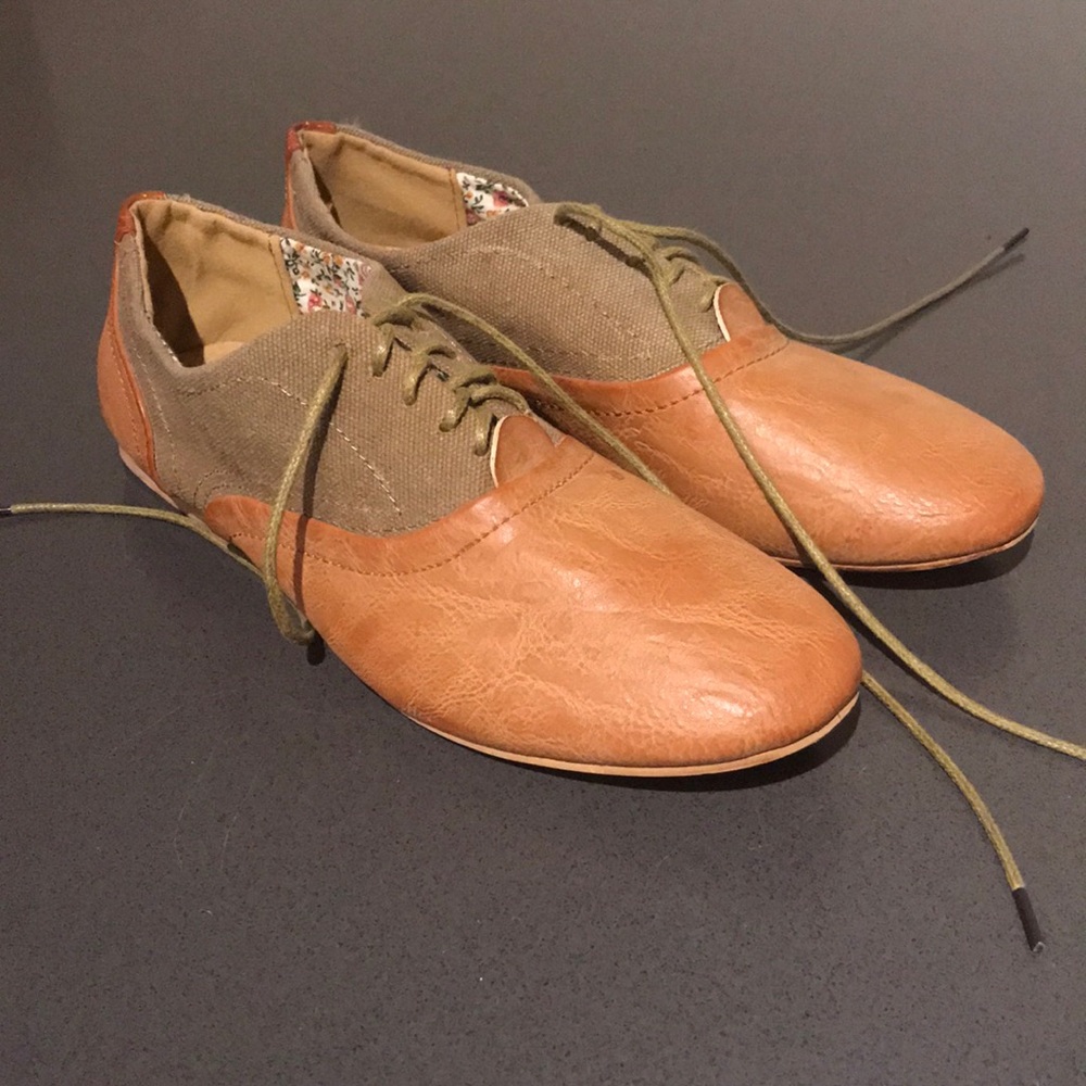 Adorable Vintage Brown Leather Oxford Flats